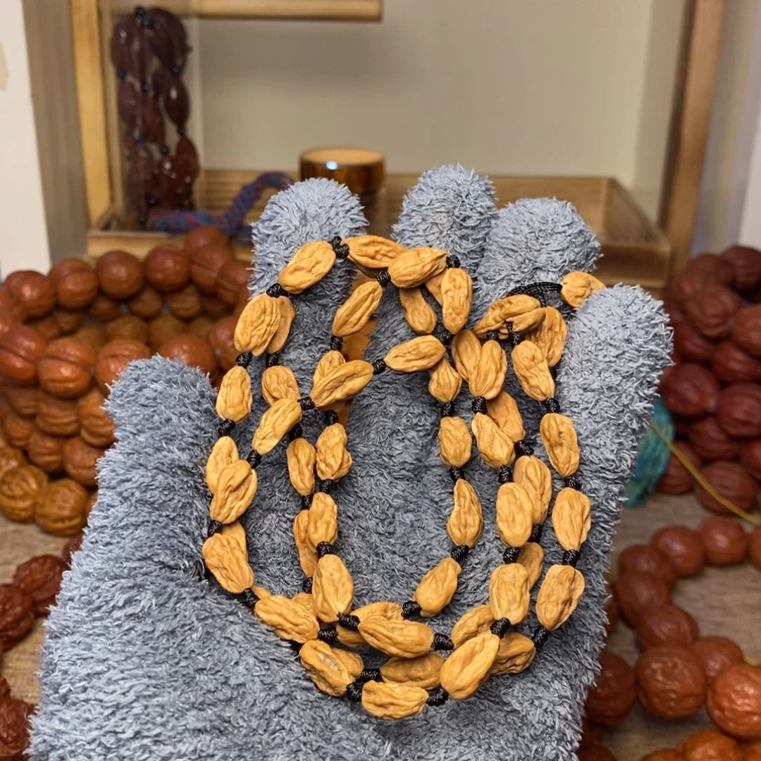 唔***哈吊坠文玩核桃异形脖挂