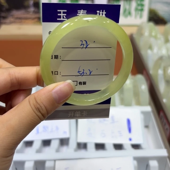 未镶嵌岫玉手镯天然