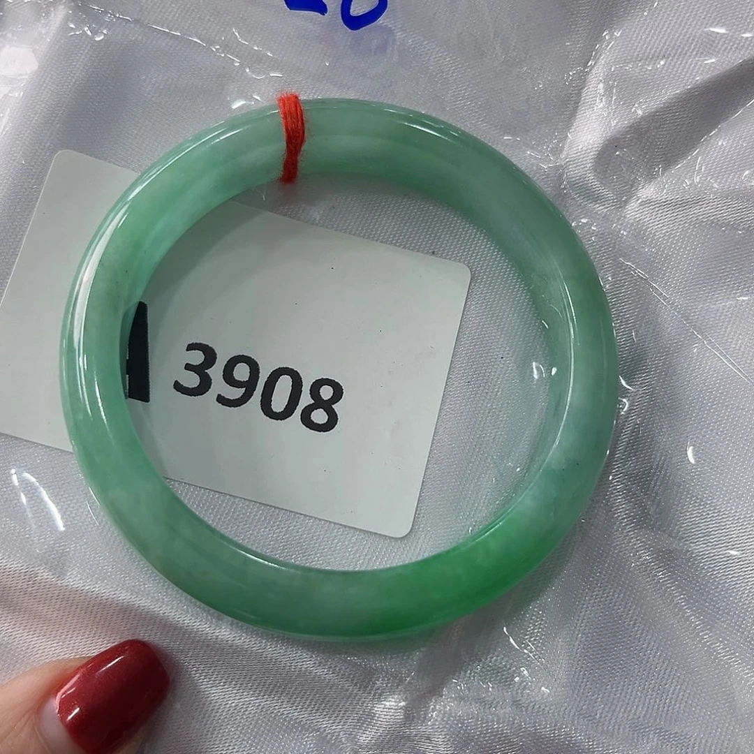 翡翠手镯未镶嵌多样性