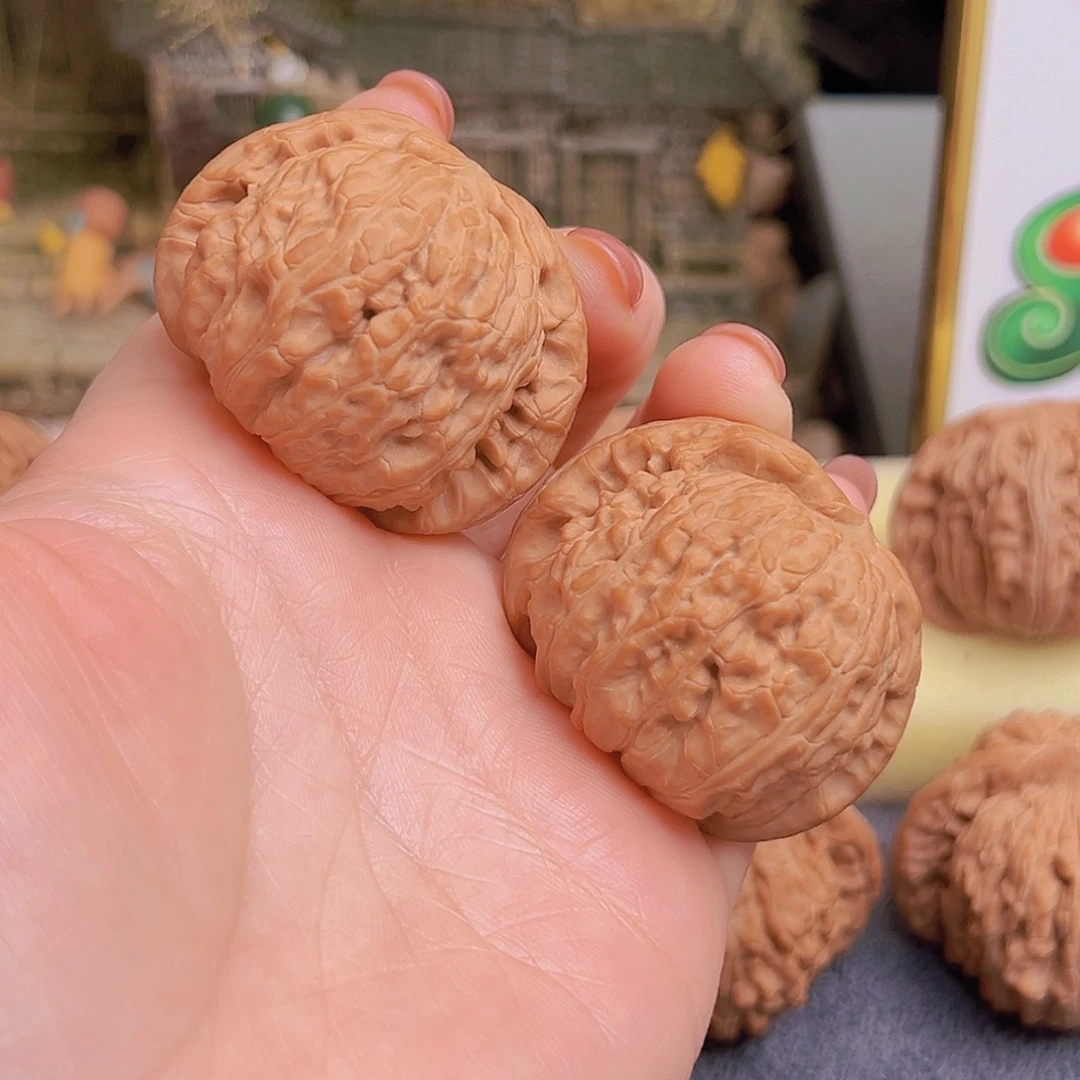 文玩核桃吊坠器**昂白狮子42