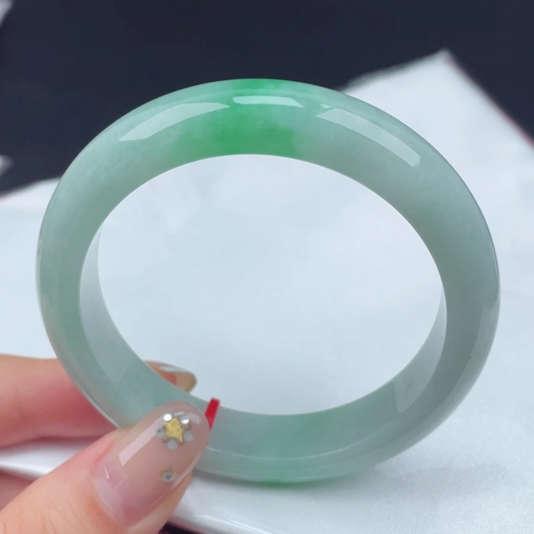 翡翠手镯未镶嵌53圈口