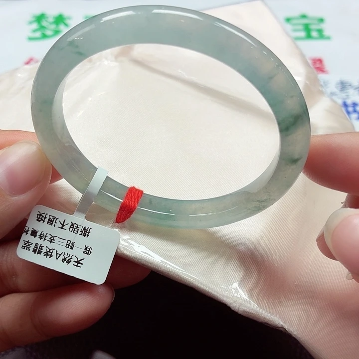 翡翠未镶嵌手镯（贵妃镯）天然缅甸A货翡翠（52-53）小冰种飘花