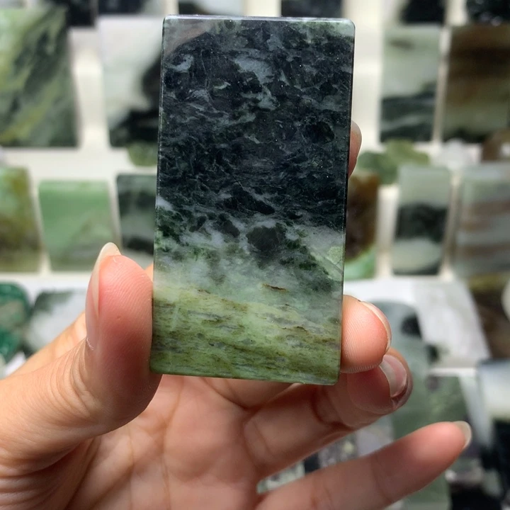 独山玉未镶嵌颈饰