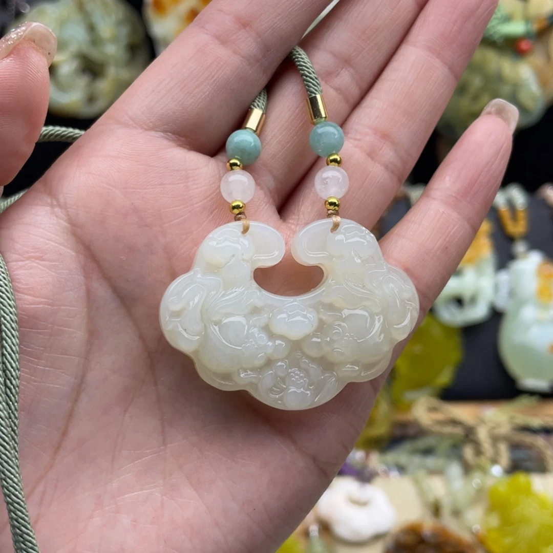 蛇纹石玉未镶嵌颈饰