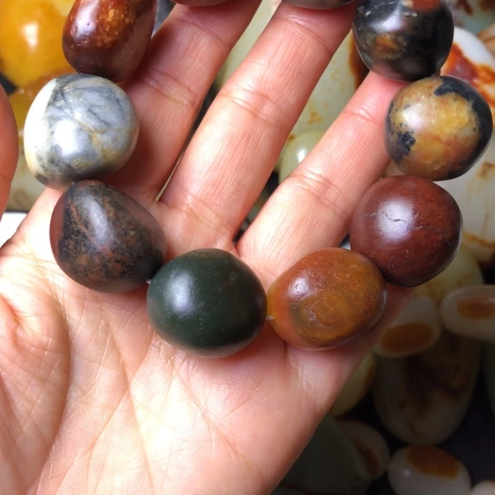 王***涵和田玉未镶嵌珠宝奇石