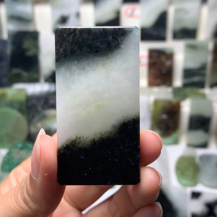 独山玉未镶嵌颈饰