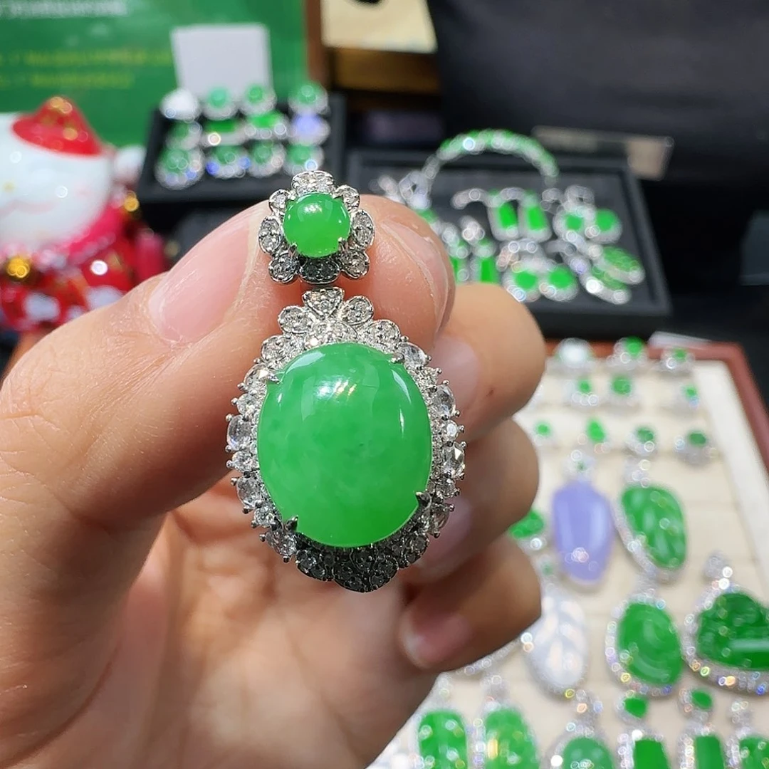 翡翠吊坠(不含链)18K金镶嵌