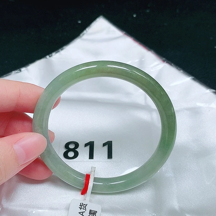 翡翠未镶嵌手镯（圆镯）