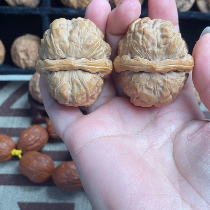 文玩核桃吊坠蛤蟆头 已修尖