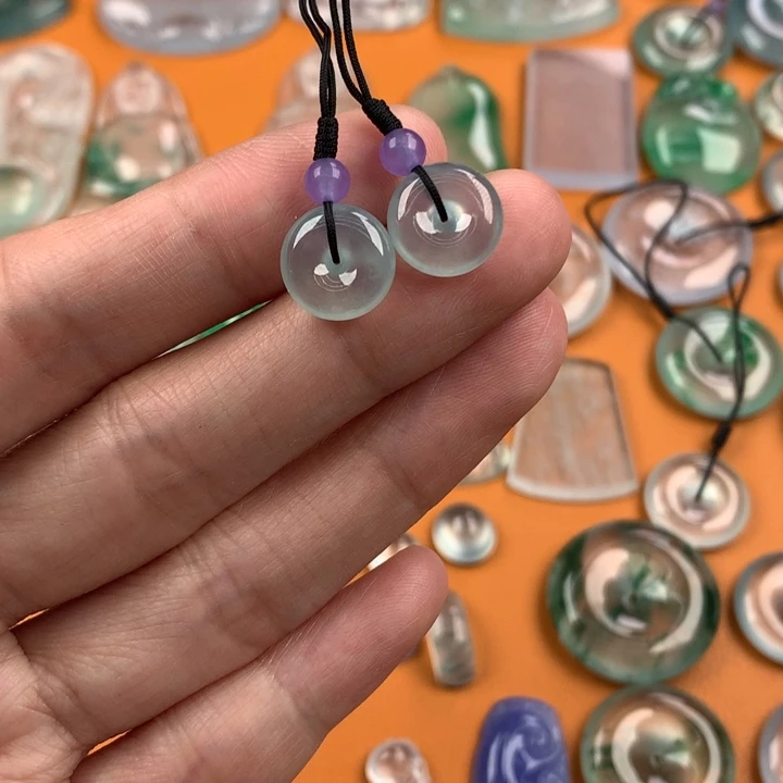 翡翠挂件未镶嵌….