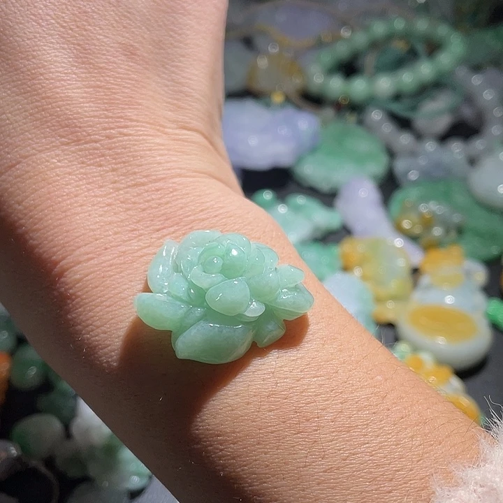 颈饰未镶嵌翡翠天