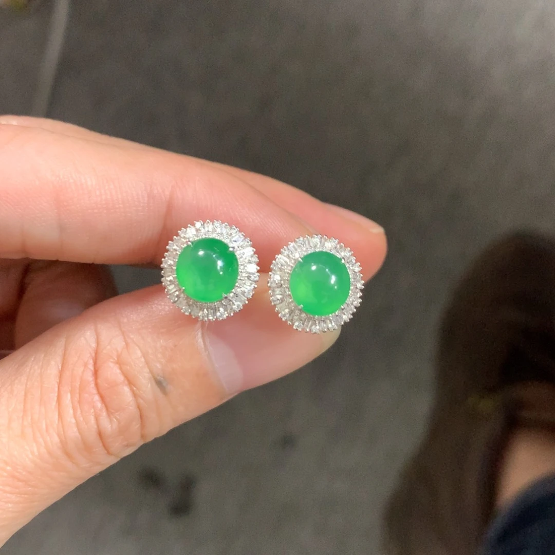 翡翠耳饰18K金镶嵌风****。翡翠