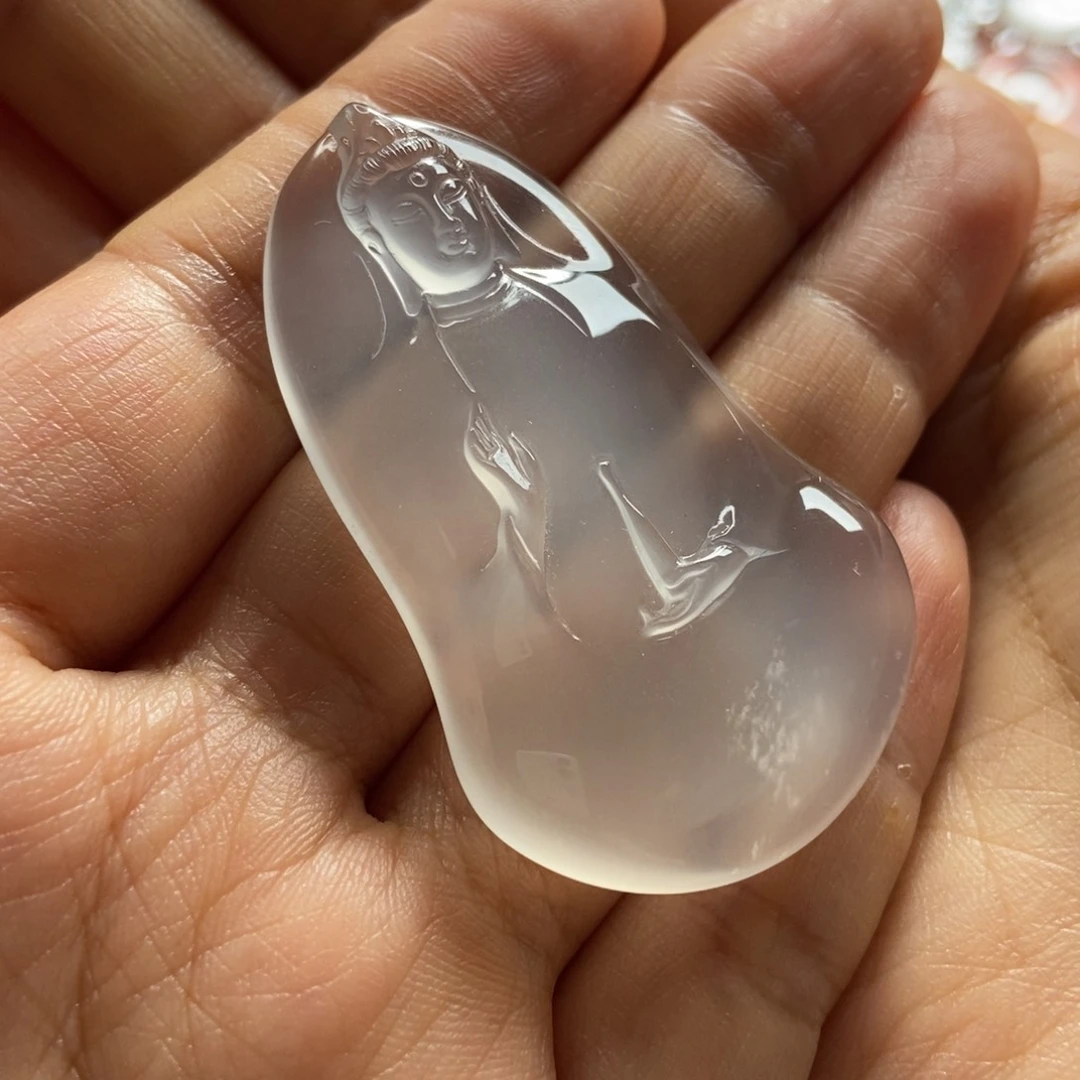 忆***贞石英质玉未镶嵌颈饰