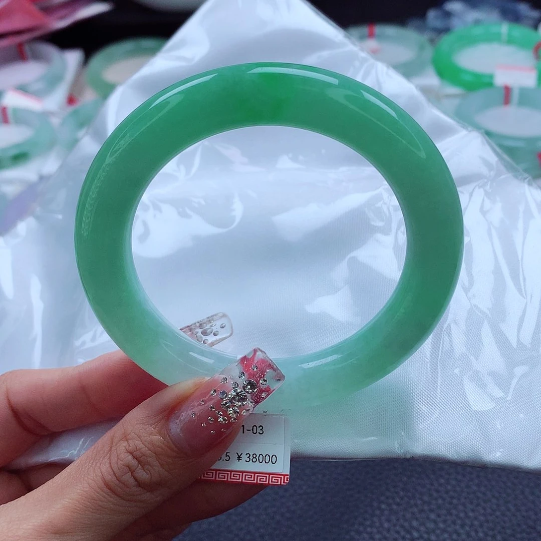 翡翠手镯未镶嵌55.56.57冰果阳飘翠绿胖圆 完美捡漏