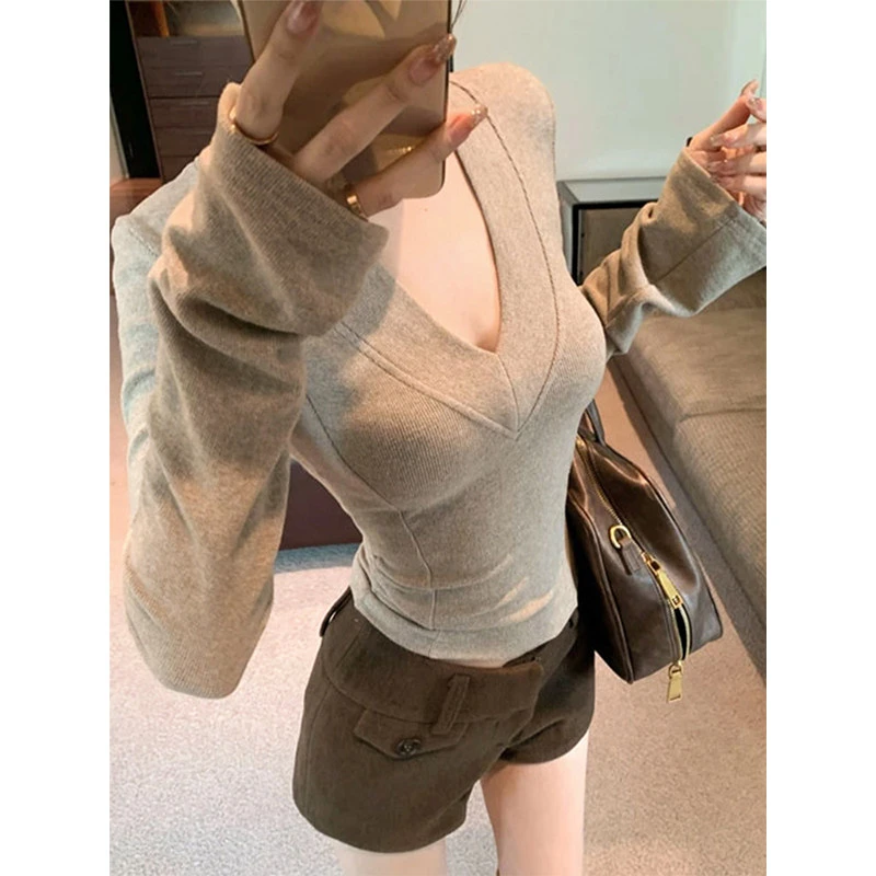 燕麦色V领磨毛打底衫女装秋冬高级感修身显瘦内搭正肩长袖T恤上衣