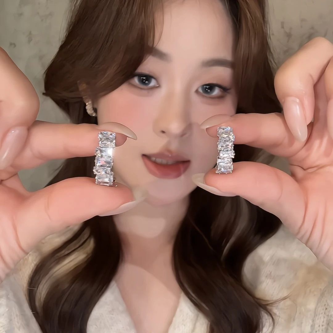 铜合金耳饰 高级感精致超闪锆石耳环轻奢小众设计耳钉韩国东大门