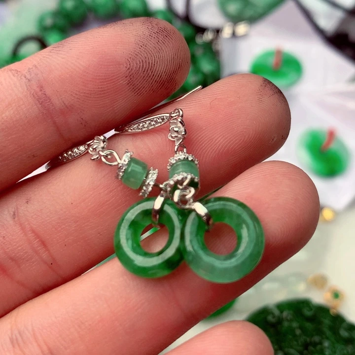 晓***1翡翠未镶嵌耳饰aa