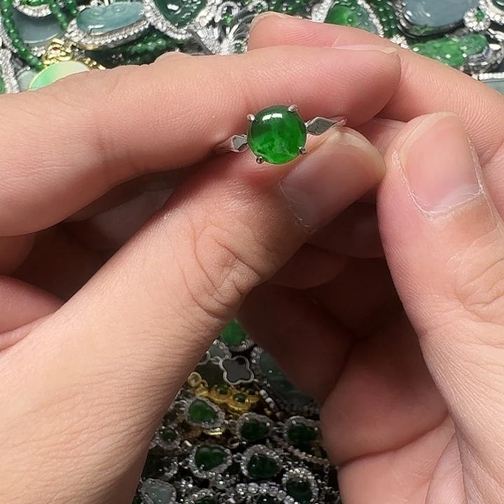 翡翠未镶嵌颈饰天然A货翡翠放漏