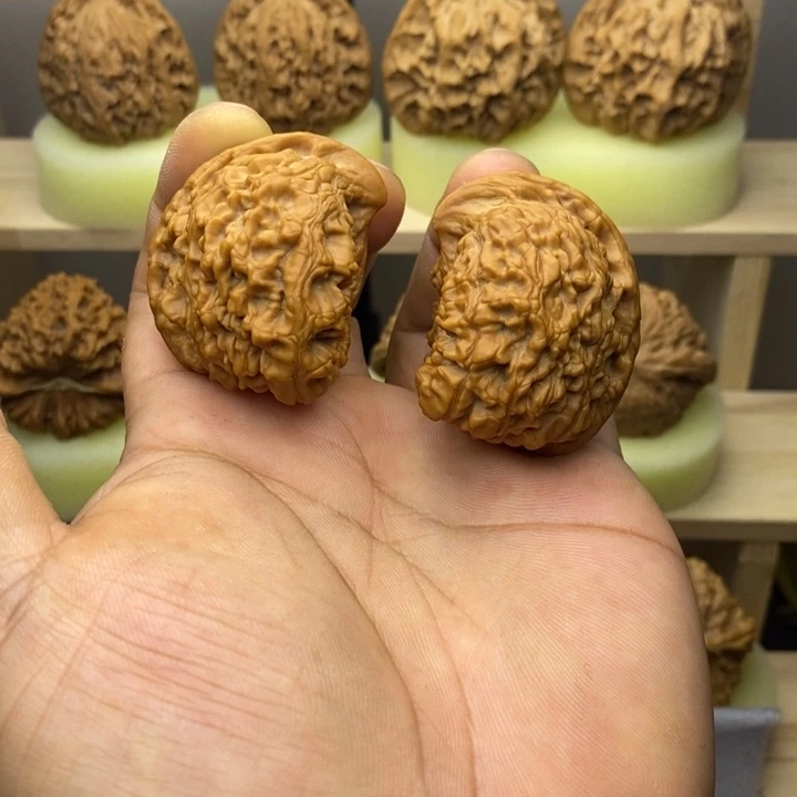 文玩核桃吊坠不****丶座山雕福利不退不换