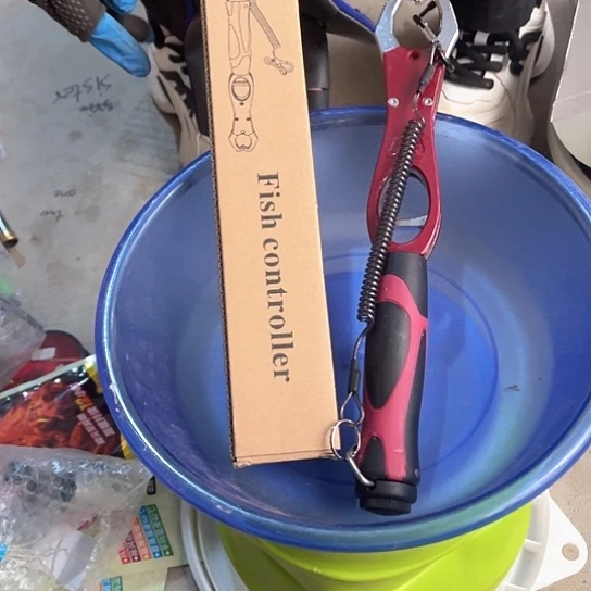 控鱼器随机发一个。