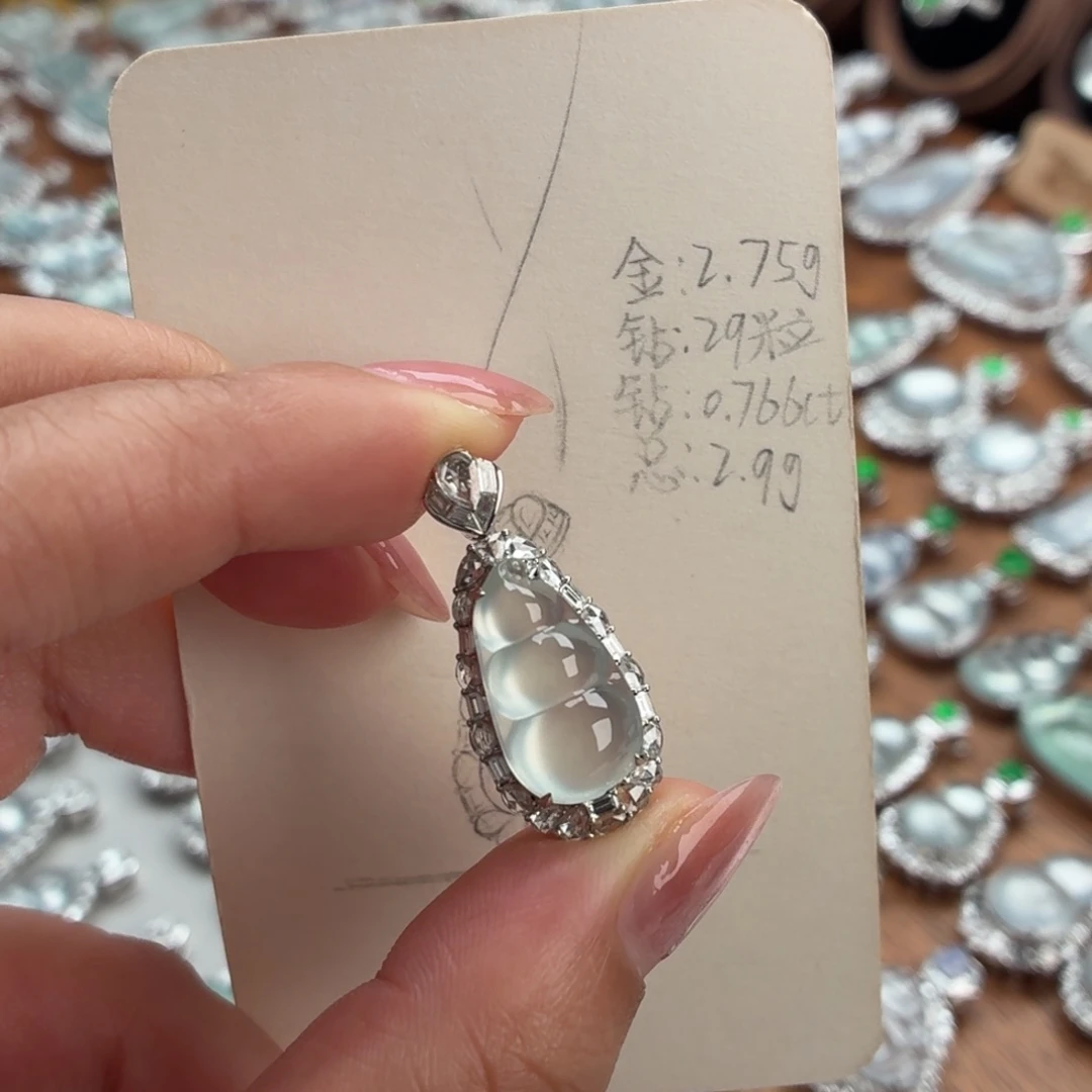 翡翠18K金镶嵌颈饰豆子