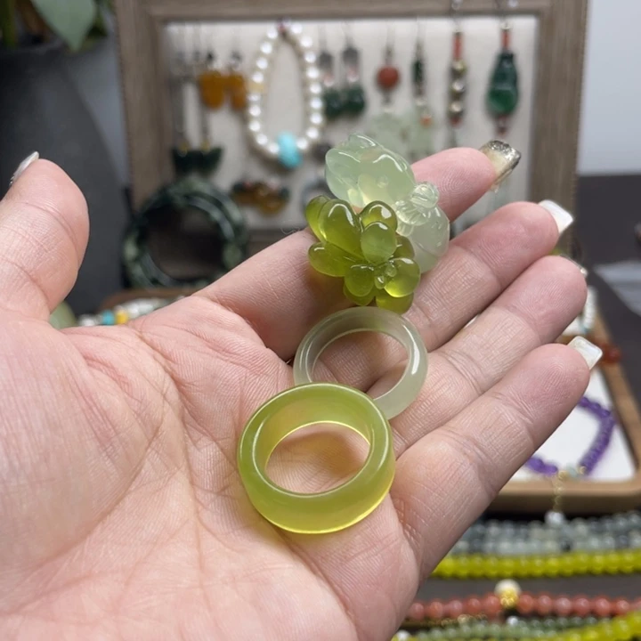 蛇纹石玉戒圈未镶嵌妙****》