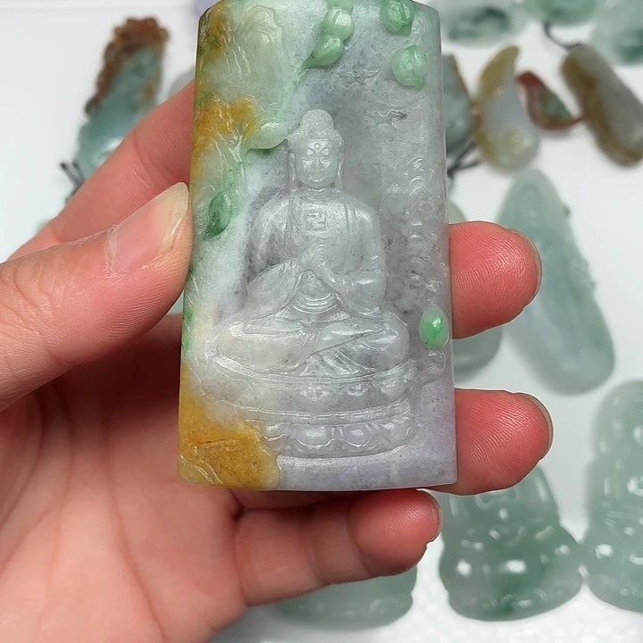 定制翡翠未镶嵌大日如来
