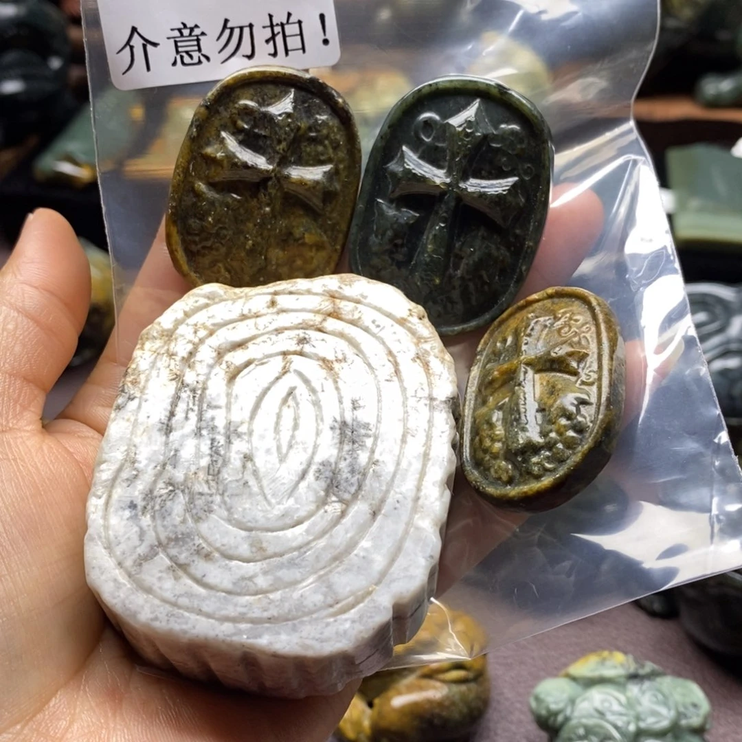 未镶嵌岫岩河磨玉（透闪石质玉）把件
