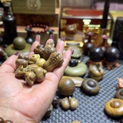 维腊木（绿檀）桑**.