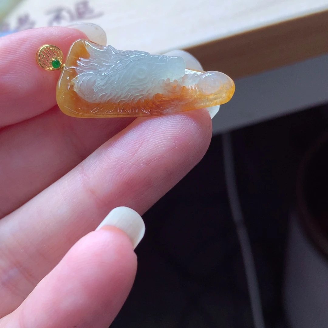 翡翠颈饰18K金镶嵌随*，吊坠