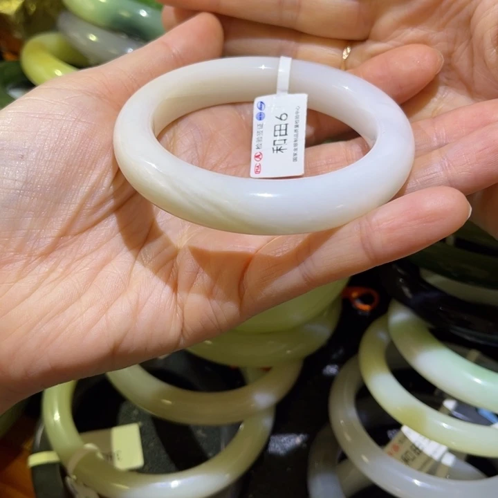 拾***诗和田玉未镶嵌颈饰