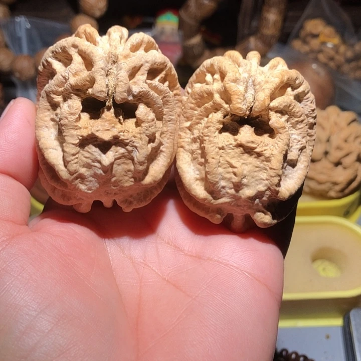 ღ***ޓ橄榄核吊坠大眼乾坤鬼脸