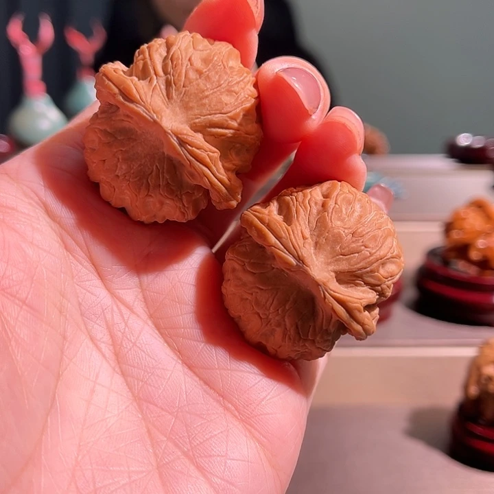 ****锵文玩核桃把件龙胆