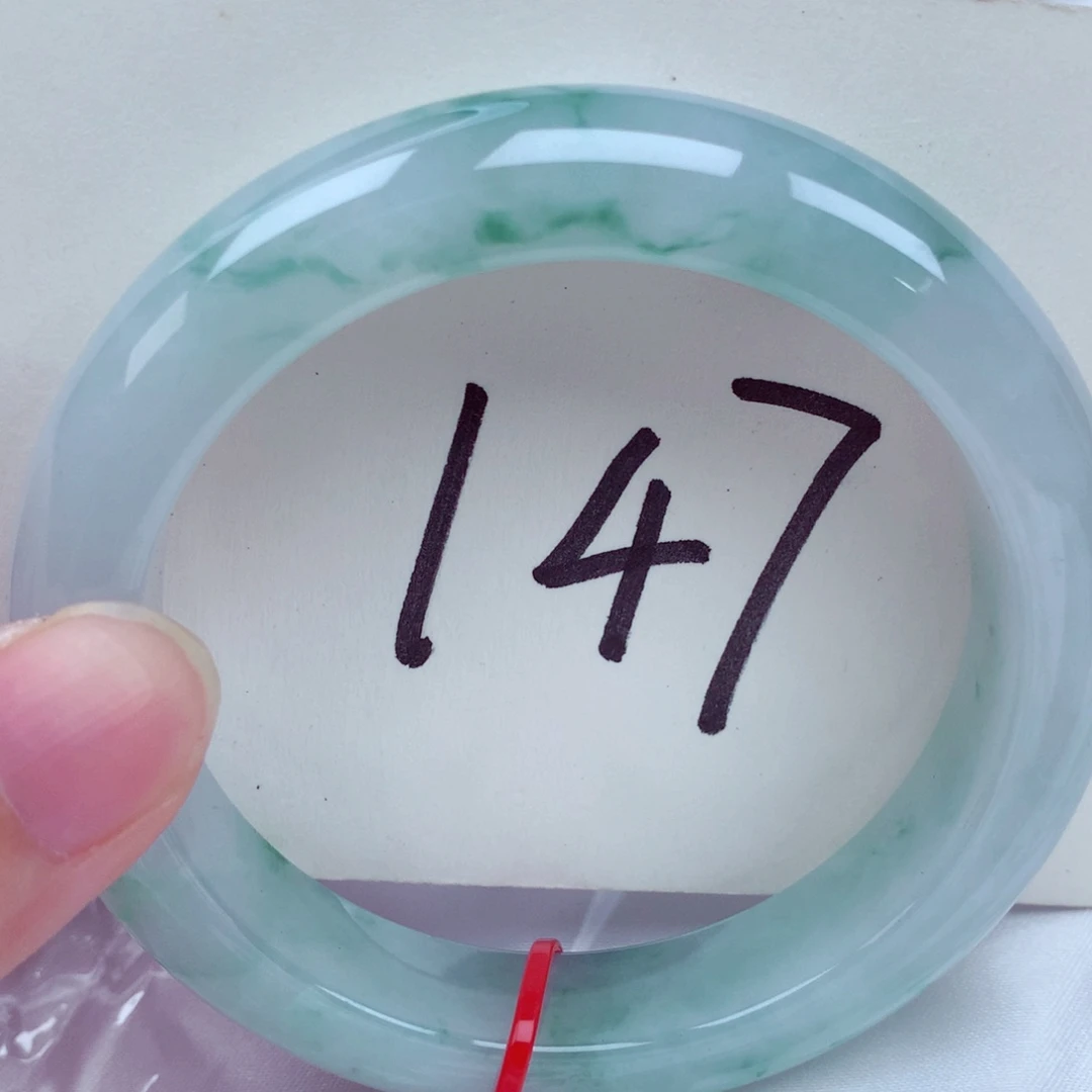 翡翠手镯未镶嵌翡翠