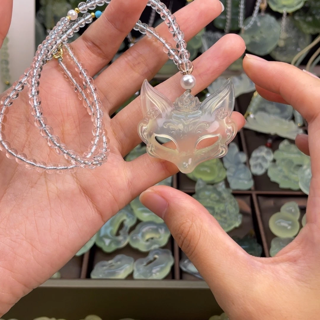 蛇纹石玉未镶嵌颈饰