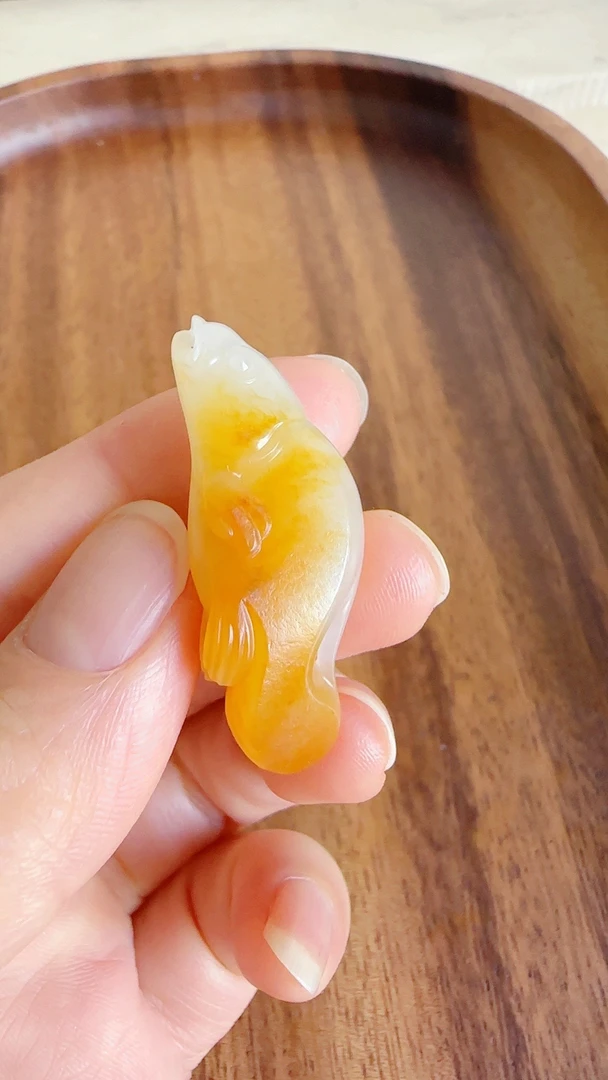 精品和田玉《年年有余》苏工雕刻