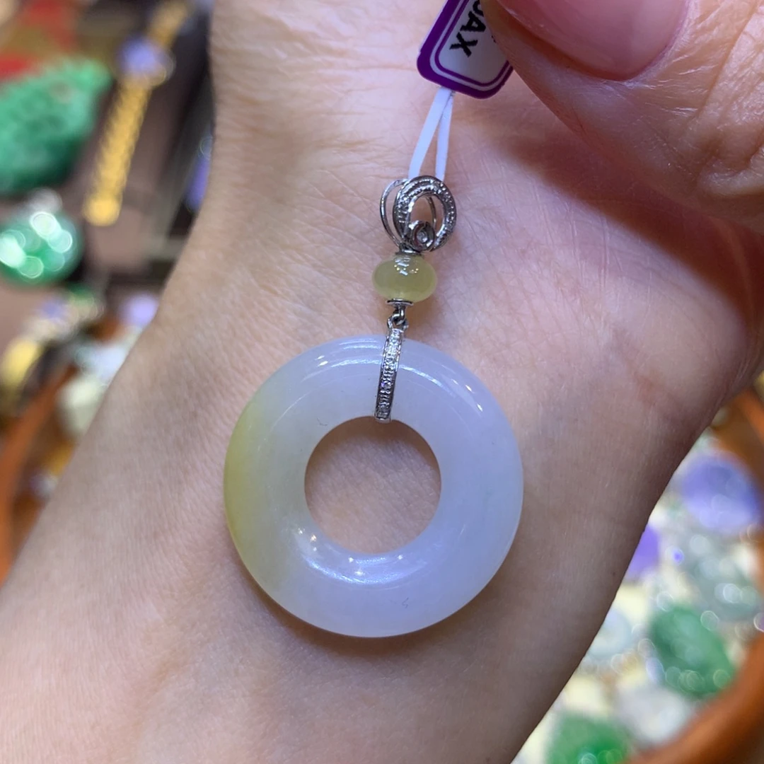 颈饰18K金镶嵌翡翠