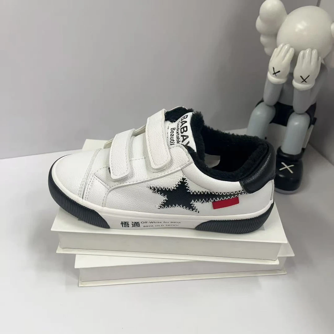 8202芭芭鸭男童女童运动男女通用透气软底板鞋休闲风百搭