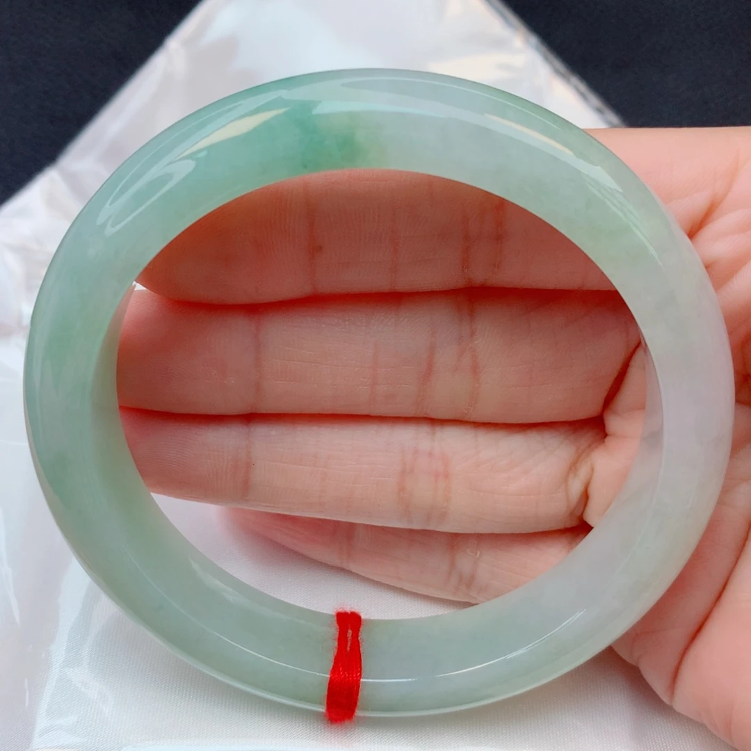 翡翠未镶嵌手镯61.3圈 糯化飘晴绿底完整