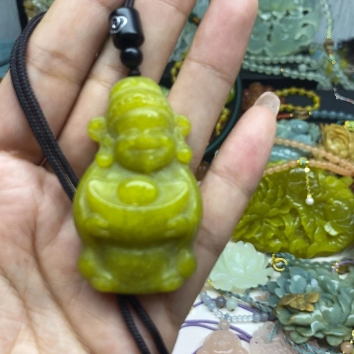 蛇纹石玉未镶嵌颈饰