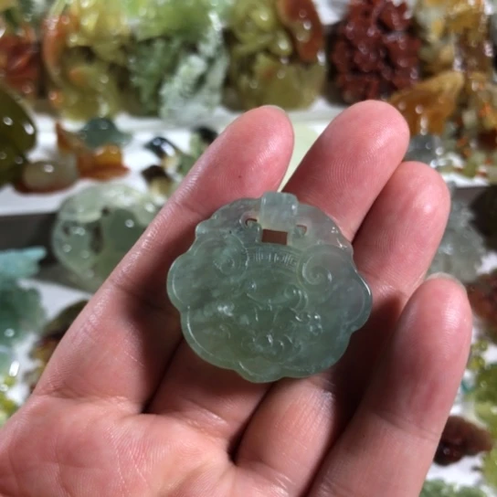 蛇纹石玉未镶嵌颈饰