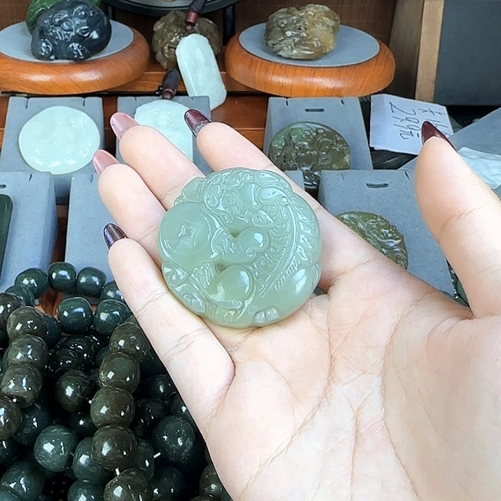 颈饰未镶嵌和田玉
