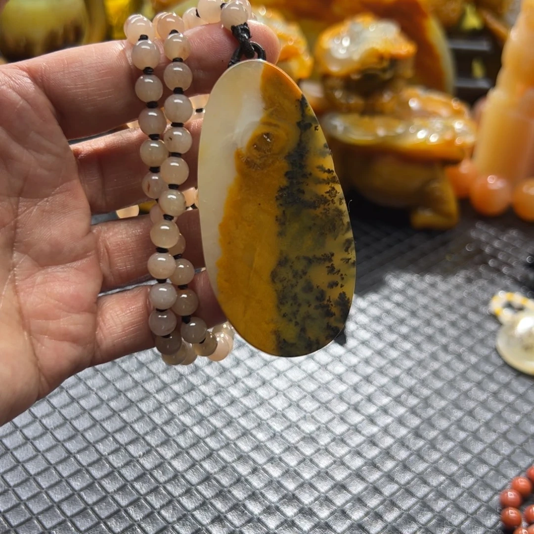 石英质玉未镶嵌颈饰