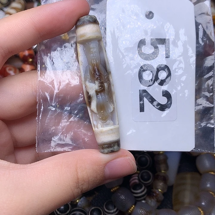 未镶嵌发一条玛瑙/玉髓