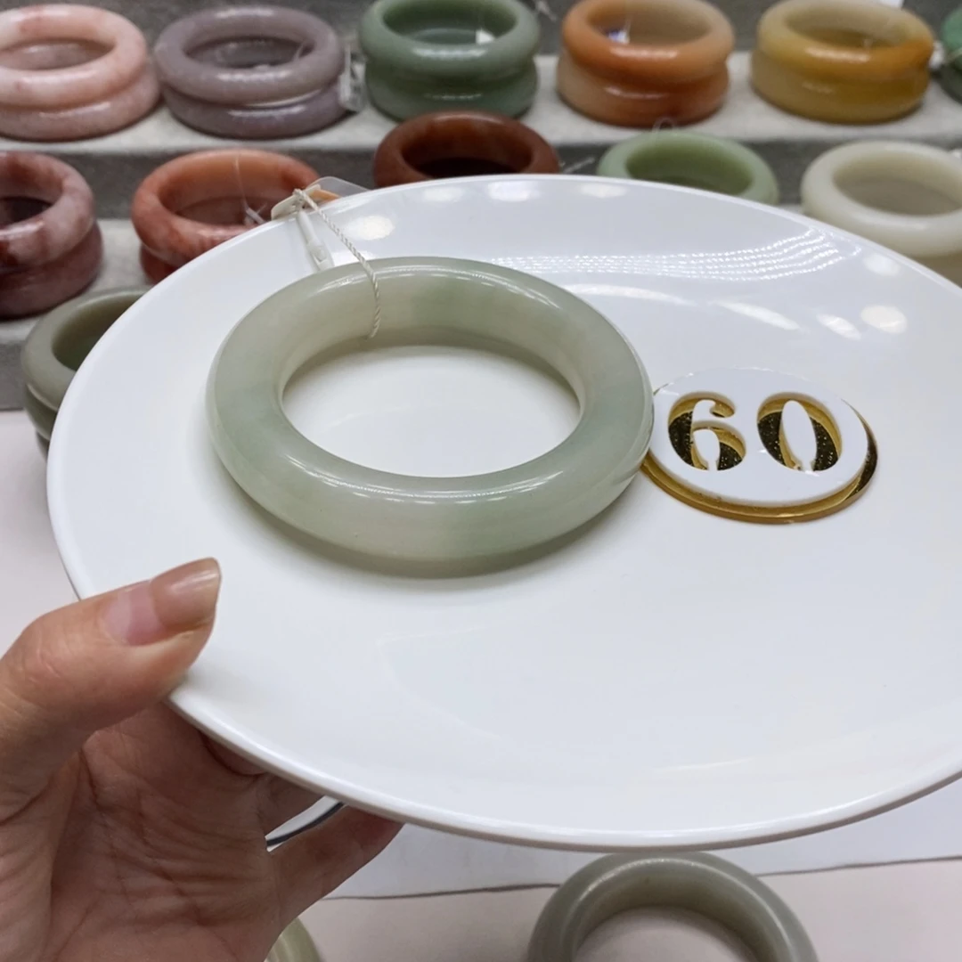 石英质玉未镶嵌手镯