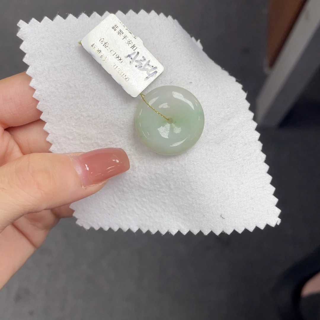 翡翠未镶嵌颈饰平安扣