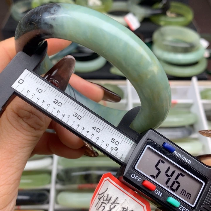 蛇纹石玉未镶嵌手镯870