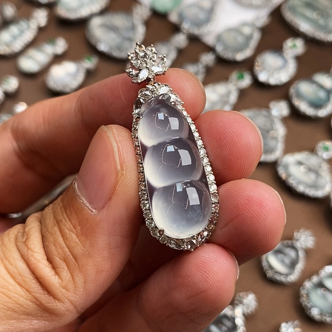 翡翠18K金镶嵌颈饰