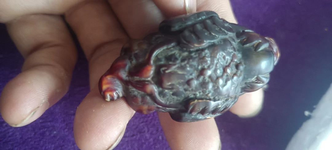 金蟾手把件红木雕刻可盘玩的文玩工艺品