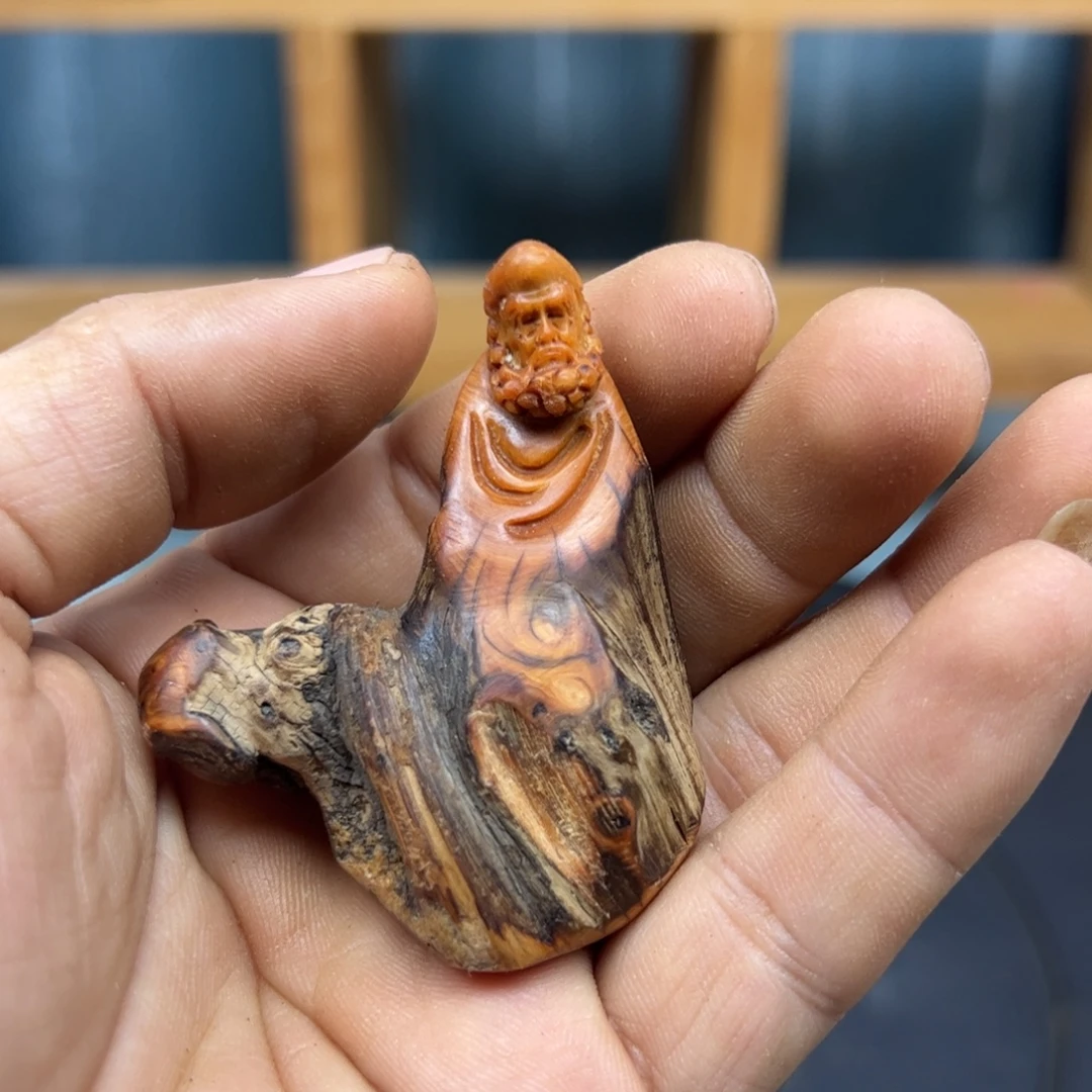 一***岩木崖柏木摆件手把件